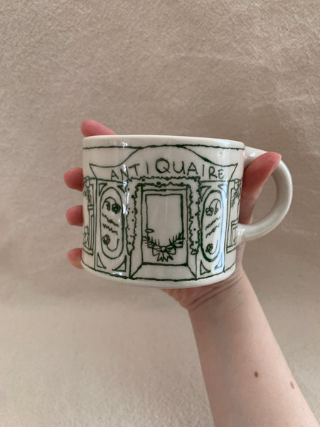 Tasse "Chez l'antiquaire"